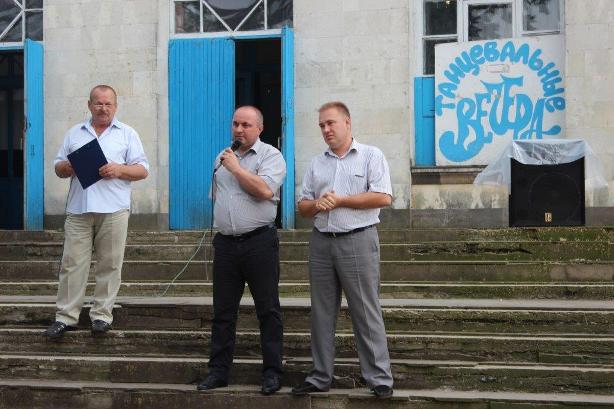 Встреча Виктора Красноруцкого с местным населением в хуторе Северокубанском